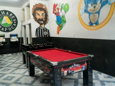 Mesa de Bilhar com Base Vermelha